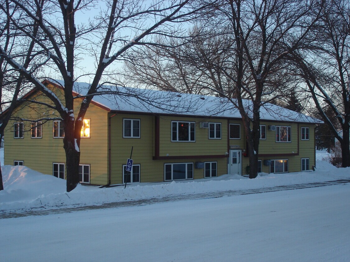Primary Photo - 815 W 5th St
