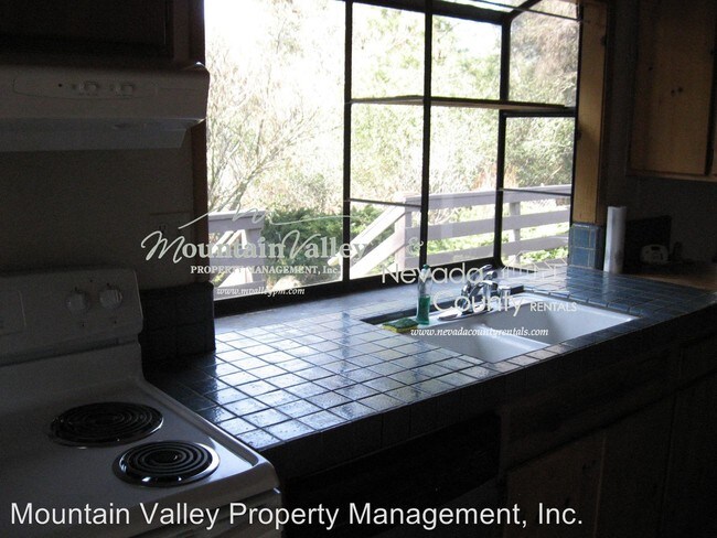 Building Photo - 3 br, 2 bath House - 13588 Littlebird Lane