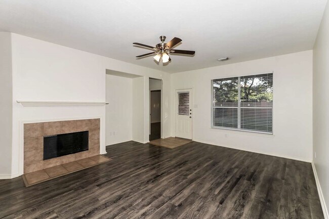 Foto del edificio - 5114 Forest Sage Ln