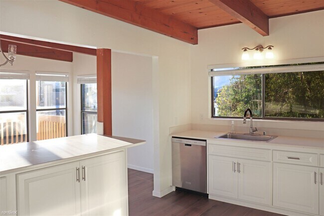 Building Photo - 3 br, 3 bath Duplex - 10 Mooring Road