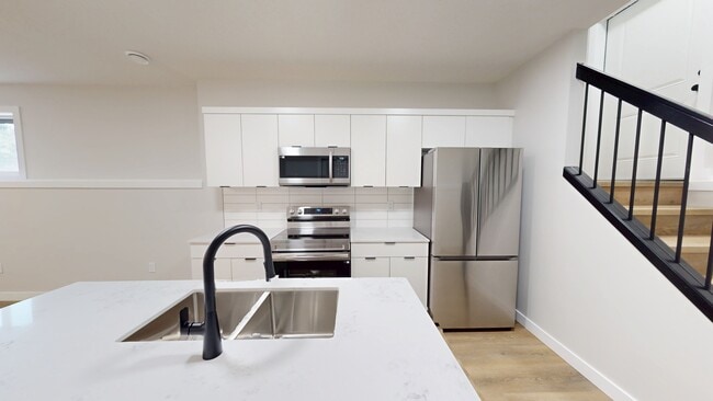 Building Photo - 10201-10126 126 Ave