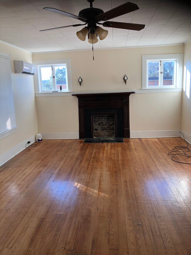 Building Photo - 207 Calhoun St