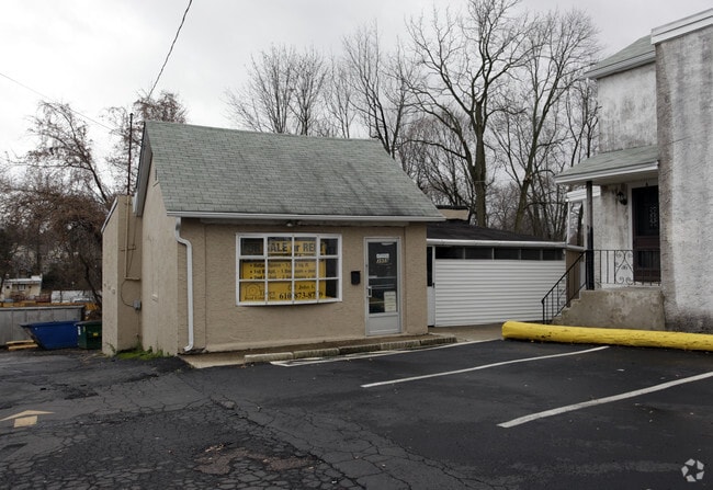 Primary Photo - 3959 Brownsville Rd