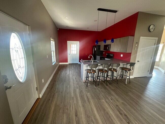 Foto del edificio - 524 W River Rd