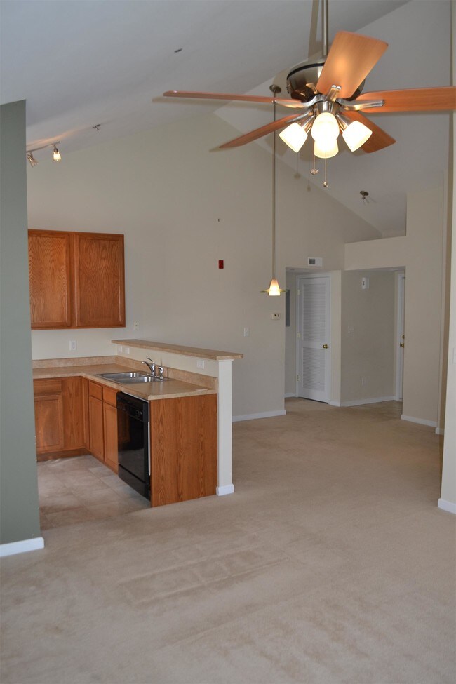 Building Photo - 12301 Spring Creek Ln
