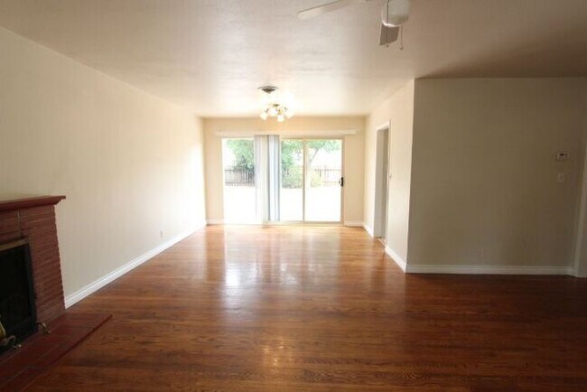 Foto del edificio - 302 W Longview Ave