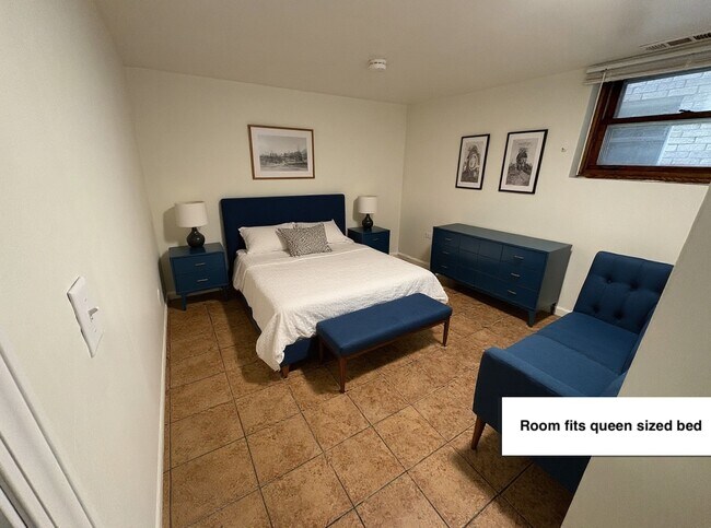 Dormitorio 1 - 2820 N Hamlin Ave