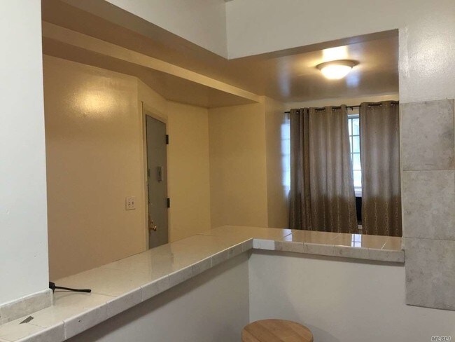 Foto del edificio - 1551 White Plains Rd