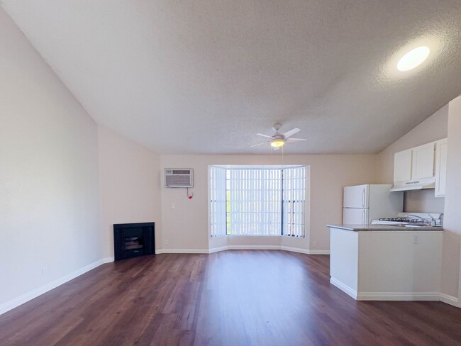 Foto del edificio - 10256 McClemont Ave