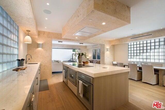 Foto del edificio - 510 N Sweetzer Ave