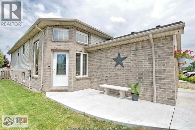 Building Photo - 1526 Highnoon Dr