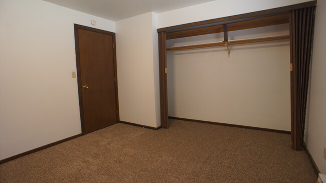 Building Photo - Sonstra Apartments