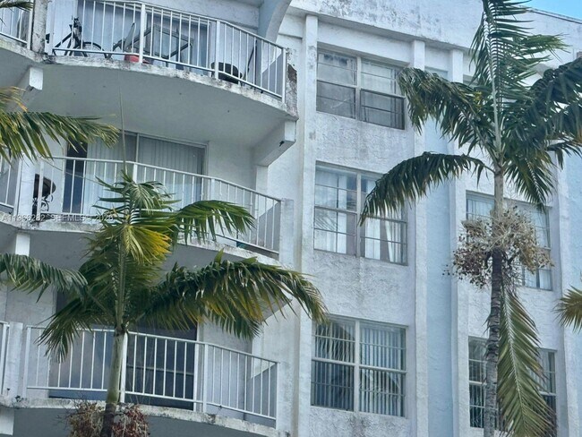 Building Photo - 492 NW 165th St