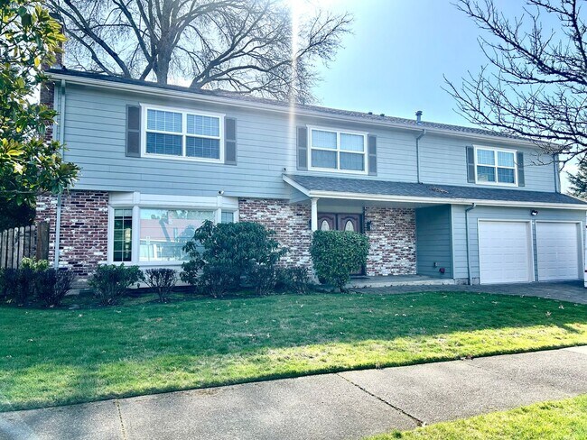 Building Photo - Spacious 5 Bd 3 Ba home in NW Portland! Pr...