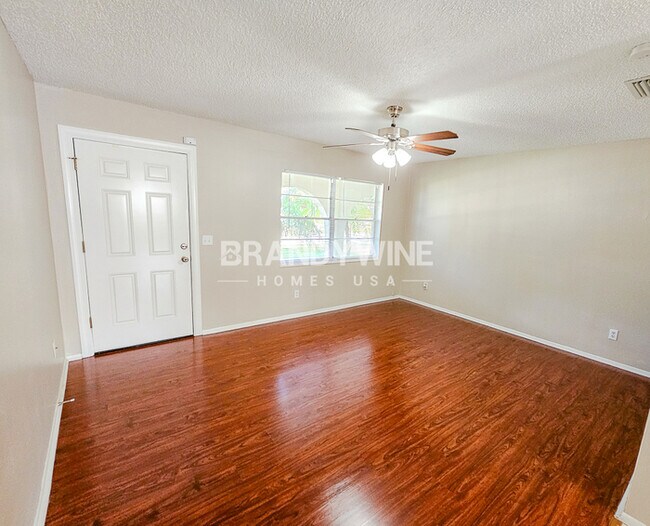 Foto del edificio - NEW Lower Rental Rate Leasing Special: Mar...