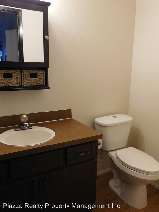 Foto del edificio - 924 Crestview Ln