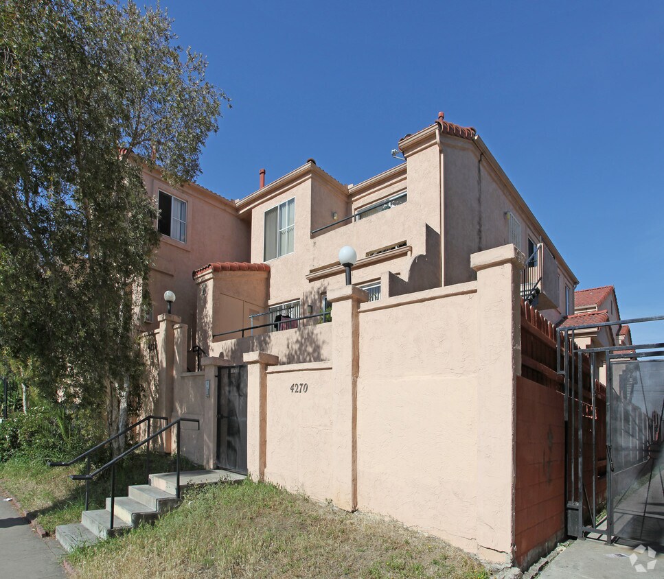 Primary Photo - 4270 Highland Ave
