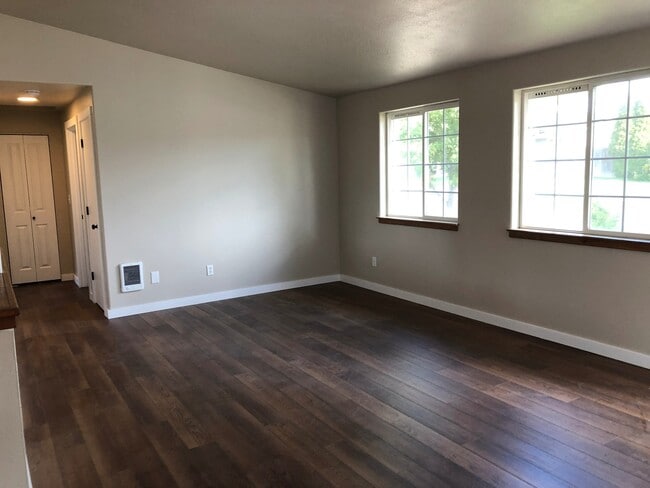 Building Photo - 3435 SW Pumice Ave