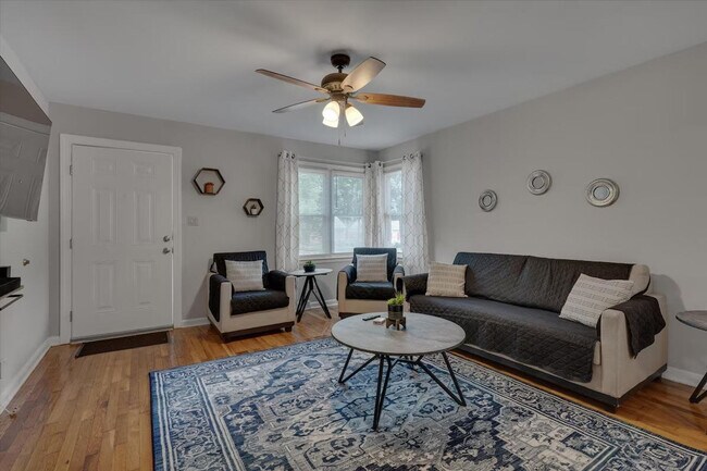 Foto del edificio - 804 Urban Ave