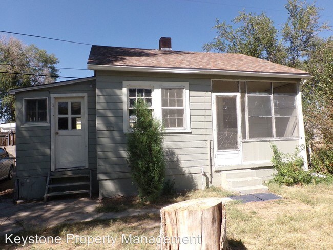 Building Photo - 1 br, 1 bath Apartment - 1909 E. 10th St.
