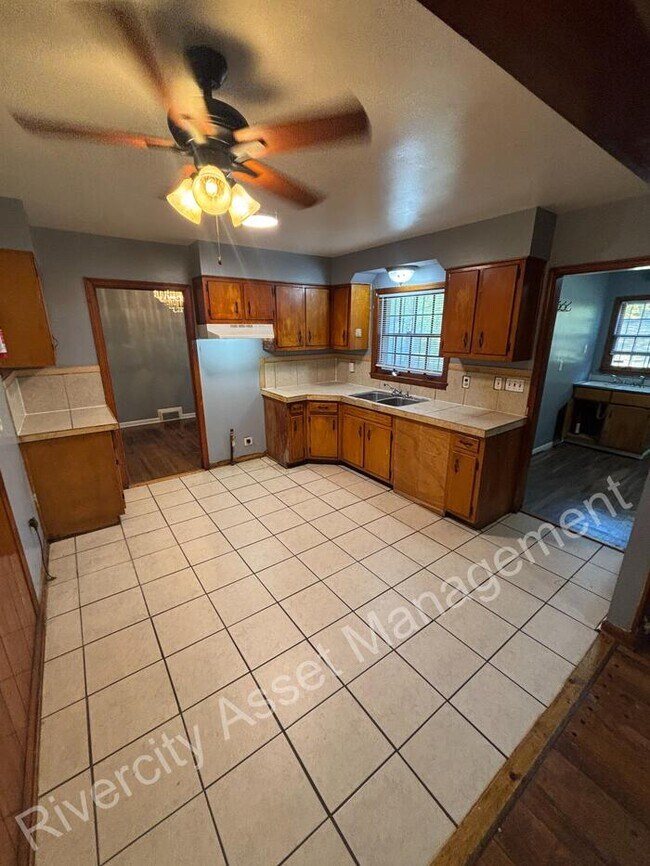 Foto del edificio - Charming 3-Bedroom Home with Fenced Yard & Original Hardwood Floors – Frayser, Section 8 Welcomed!