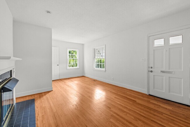 Foto del edificio - Charming 3 Bedroom 2 Bathroom Bungalow