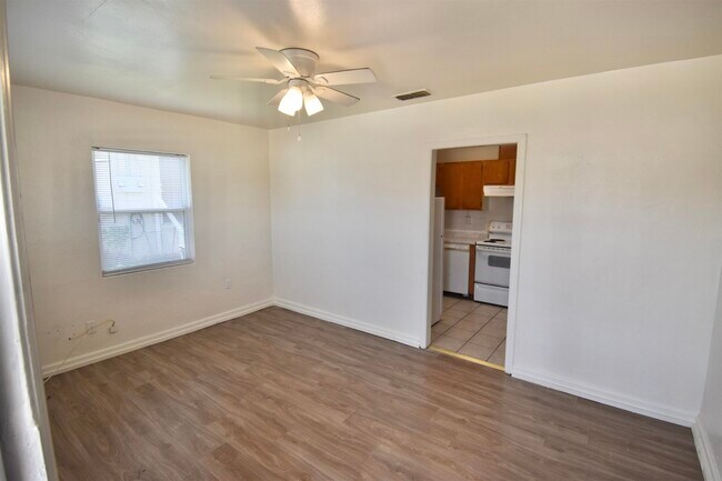 Foto del edificio - 1440 Hudson St