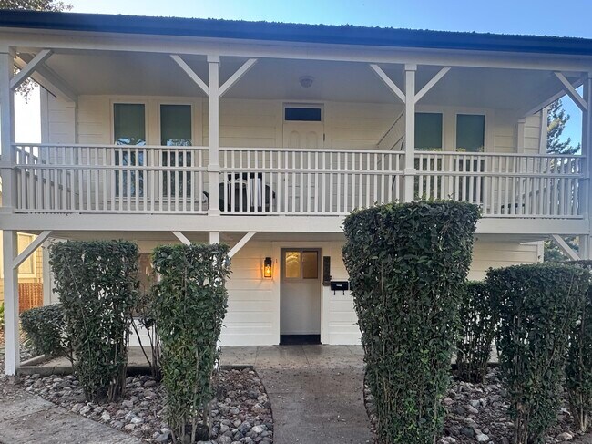 Puerta principal - 927 Stewart St