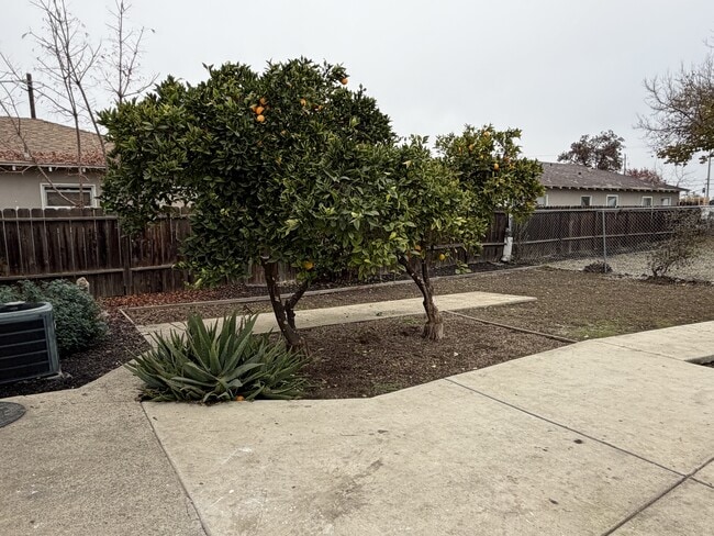 Building Photo - 1519 Main St