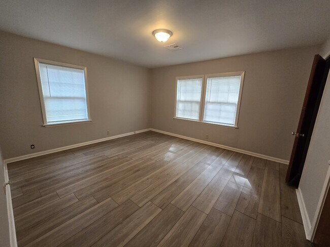 Foto del edificio - 2213 Linwood Ln
