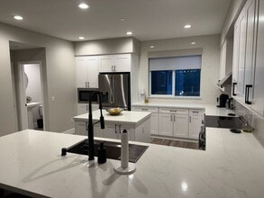 Building Photo - 347 Semillon Ln