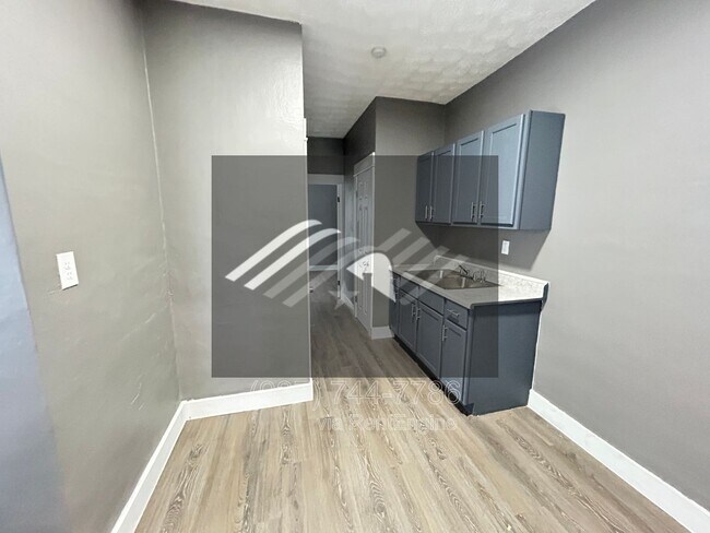 Building Photo - 314 Lorenz Ave