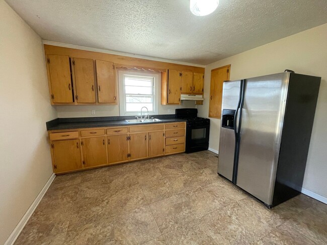 Building Photo - Country Home in Bedford County
