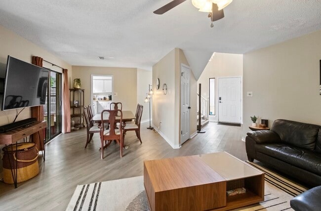 Building Photo - 193 Woodland Park Cir