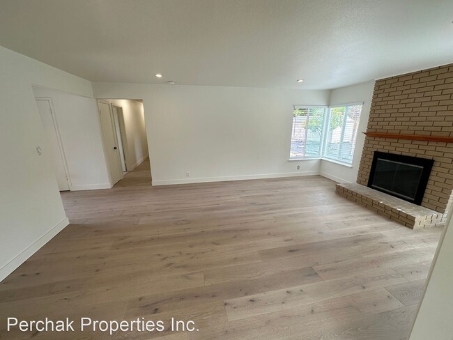Foto del edificio - 4 br, 2 bath House - 49 San Carlos Ct.