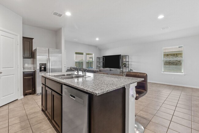 Foto del edificio - Beautiful 3/2 in Great Argyle/Denton Location