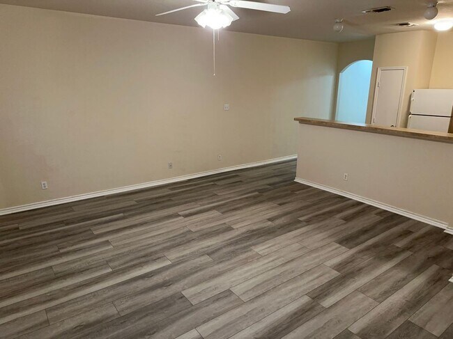 Building Photo - 7818 Kingsbury Wood
