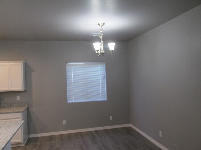 Building Photo - 3356 El Tovar Ave