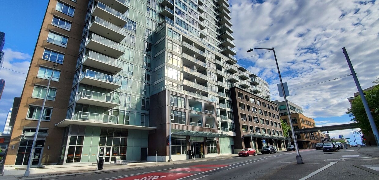 Primary Photo - One of kind 7th terrace unit in reputable ...