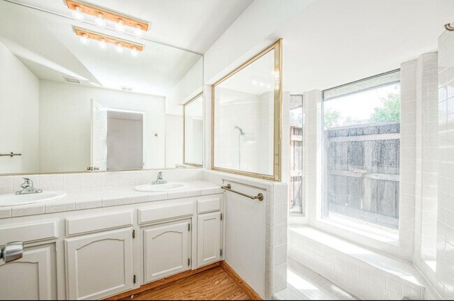 Foto del edificio - 6376 N Forestiere Ave