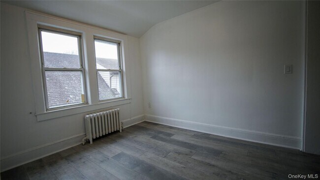 Foto del edificio - 27 Lawrence Ave