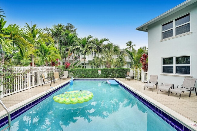 Building Photo - 417 NE 17th Ave