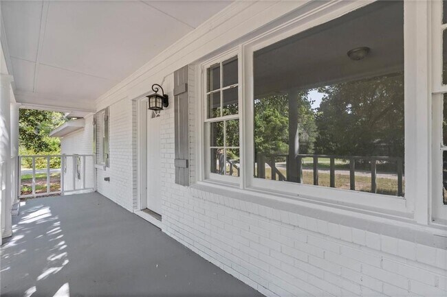 Building Photo - 12925 Bonnievale Dr N