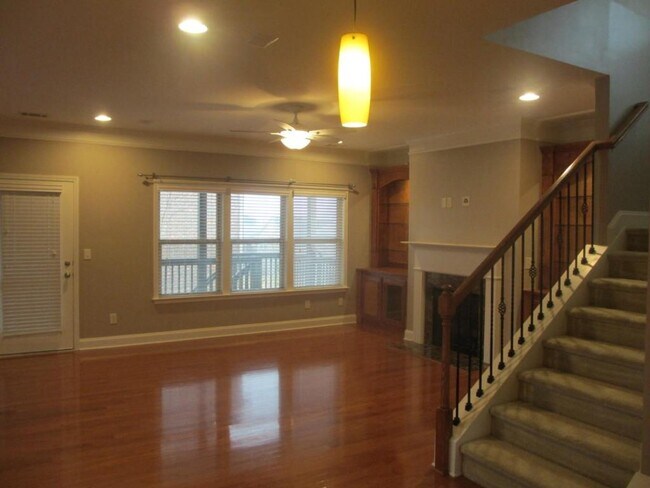 Building Photo - 328 Ashbrook Blvd