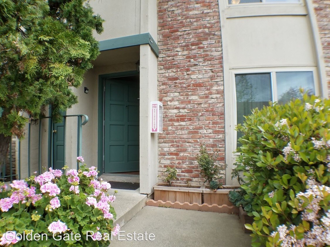 Primary Photo - 2 br, 1.5 bath House - 3505-E Northwood Drive