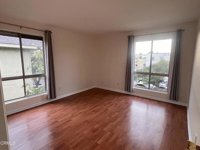 Foto del edificio - 330 S Mentor Ave