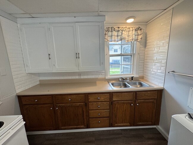 Building Photo - 1002 S 5th Ave Apt A