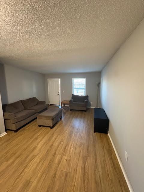 Foto del edificio - 301 E 12th St