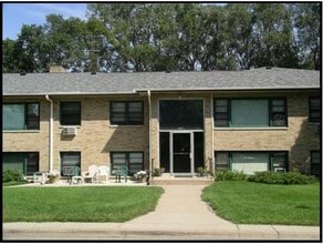 Building Photo - 136 11th Ave N
