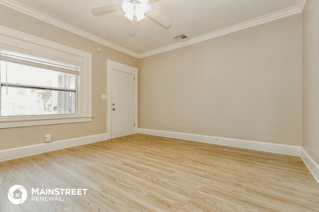 Building Photo - 1319 12th Ave S